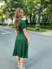 Sukienka midi z wiskozy w kolorze butelkowo zielonym